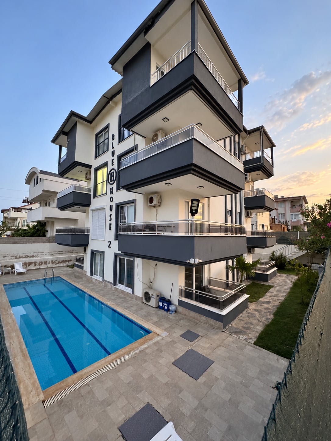 Side Blue House 2 — görsel 1