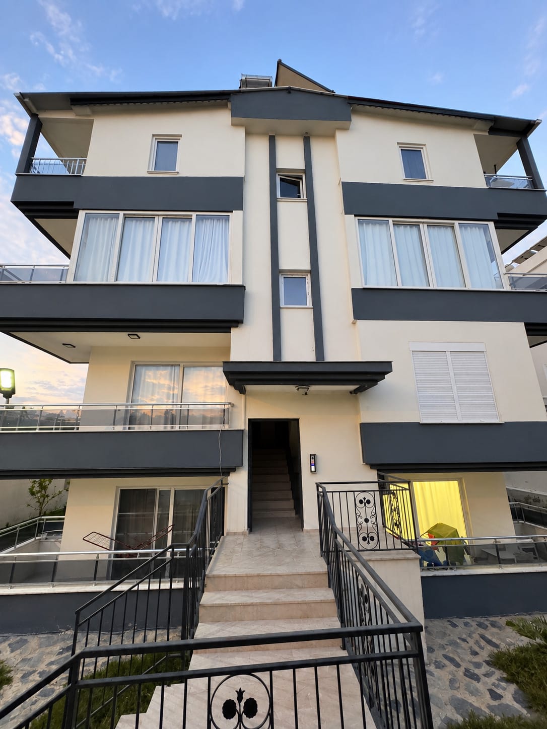 Side Blue House 2 — görsel 2
